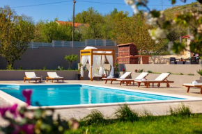 Гостиница Vila Relax  Омиш